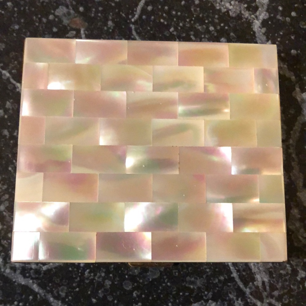 Mother of Pearl 1950’s compact